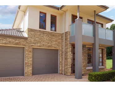 Homlokzati burkolólap